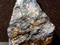 589b