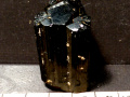 596a